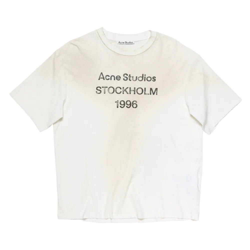 Acne Studios ホワイト Tシャツ 1996 Acne Studios Sprayed 1996 Logo T-shirt Dusty White – AFewVibe